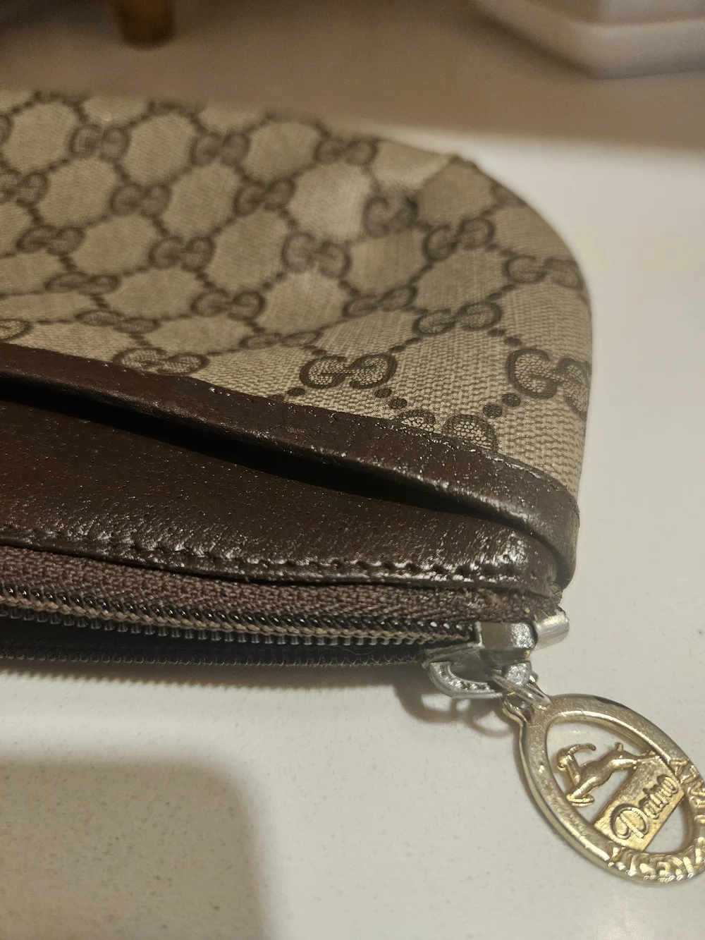 Gucci classic wristlet
